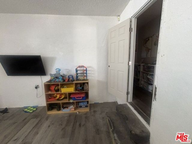 1537 E 84th Street, Los Angeles, CA 90001