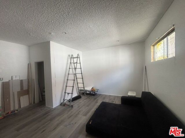 1537 E 84th Street, Los Angeles, CA 90001