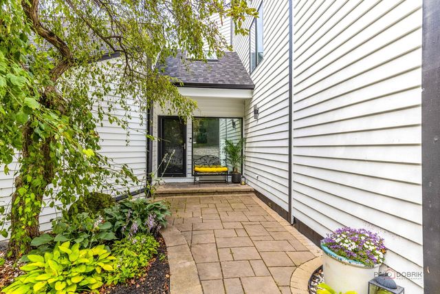 112 Ravine Lane, North Barrington, IL 60010