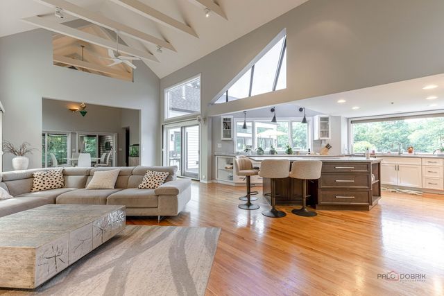 112 Ravine Lane, North Barrington, IL 60010