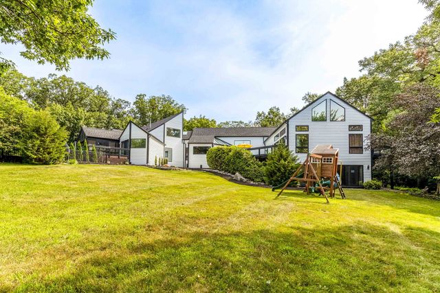 112 Ravine Lane, North Barrington, IL 60010