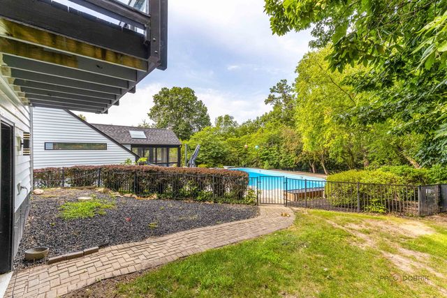 112 Ravine Lane, North Barrington, IL 60010