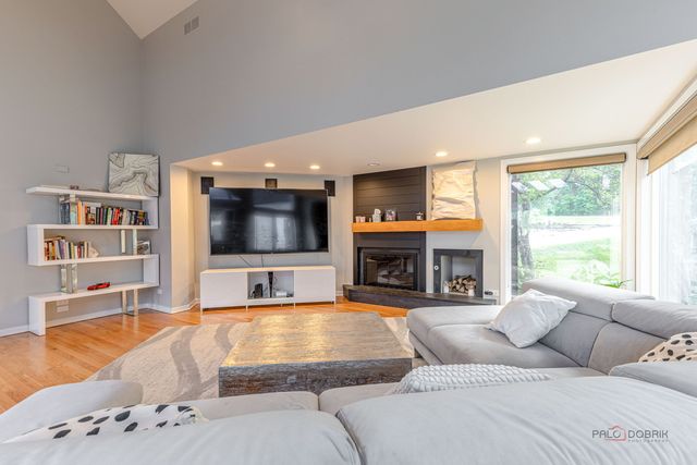 112 Ravine Lane, North Barrington, IL 60010