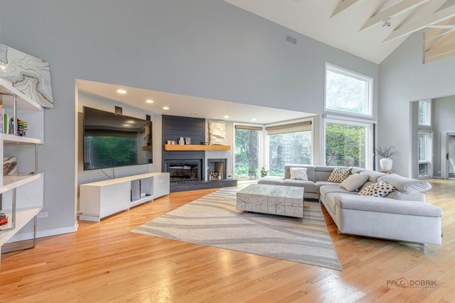 112 Ravine Lane, North Barrington, IL 60010