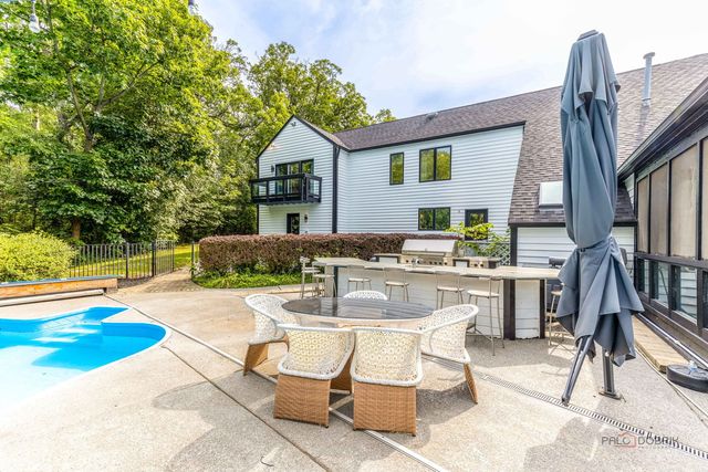 112 Ravine Lane, North Barrington, IL 60010