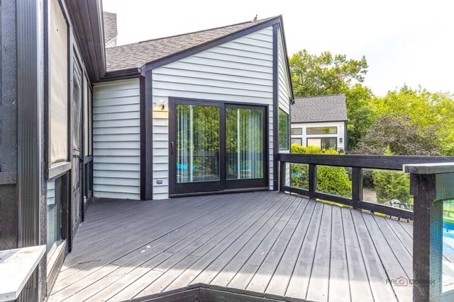 112 Ravine Lane, North Barrington, IL 60010