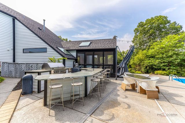 112 Ravine Lane, North Barrington, IL 60010