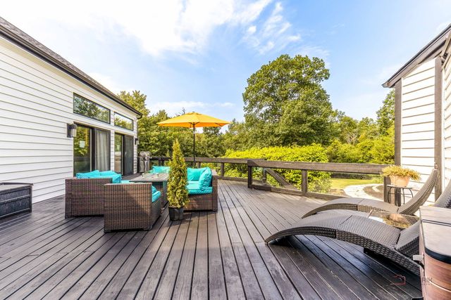 112 Ravine Lane, North Barrington, IL 60010