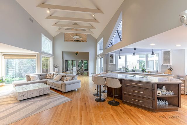 112 Ravine Lane, North Barrington, IL 60010