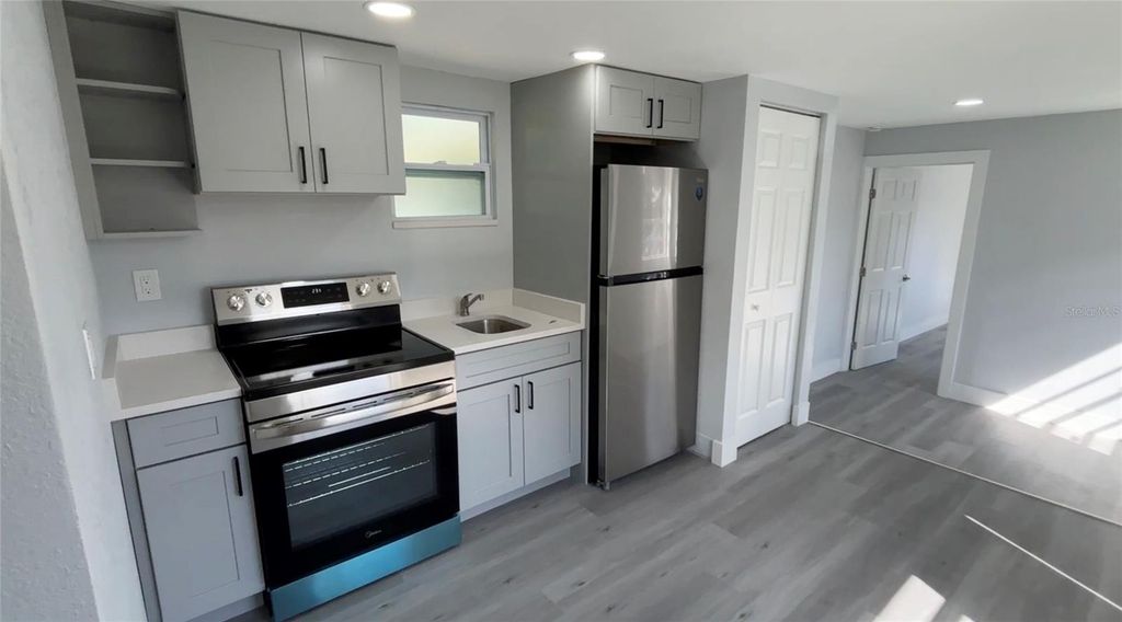 2105 N ALLENDALE AVENUE A, Sarasota, FL 34234