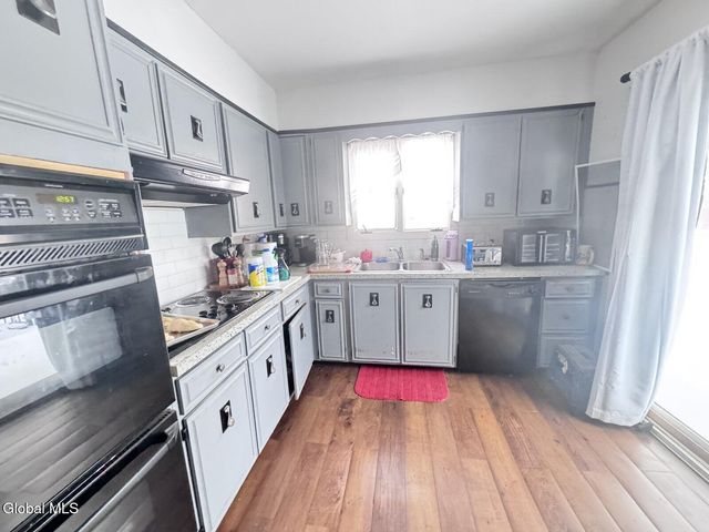 6 Alflo Circle, Schenectady, NY 12302