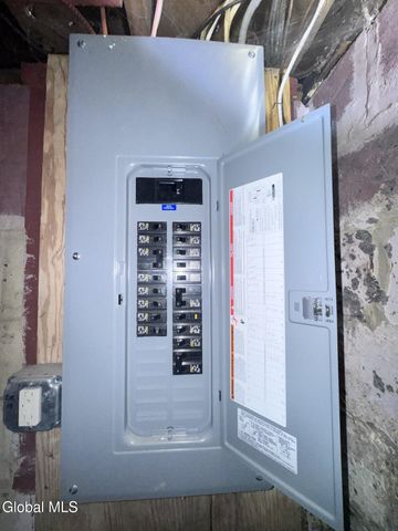 6 Alflo Circle, Schenectady, NY 12302