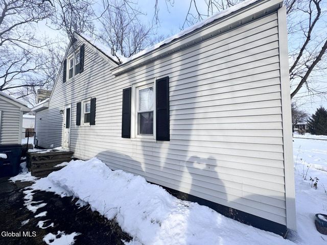 6 Alflo Circle, Schenectady, NY 12302