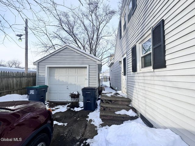 6 Alflo Circle, Schenectady, NY 12302