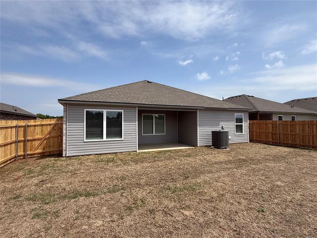3909 Dutch Lane, Mustang, OK 73064