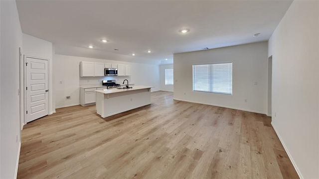 3909 Dutch Lane, Mustang, OK 73064