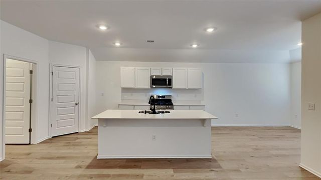 3909 Dutch Lane, Mustang, OK 73064