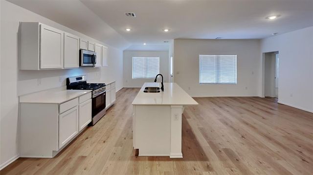 3909 Dutch Lane, Mustang, OK 73064