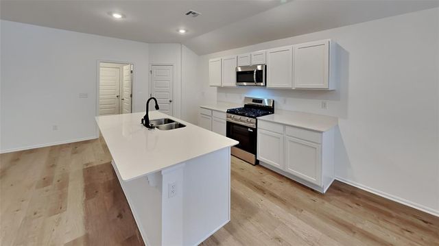 3909 Dutch Lane, Mustang, OK 73064