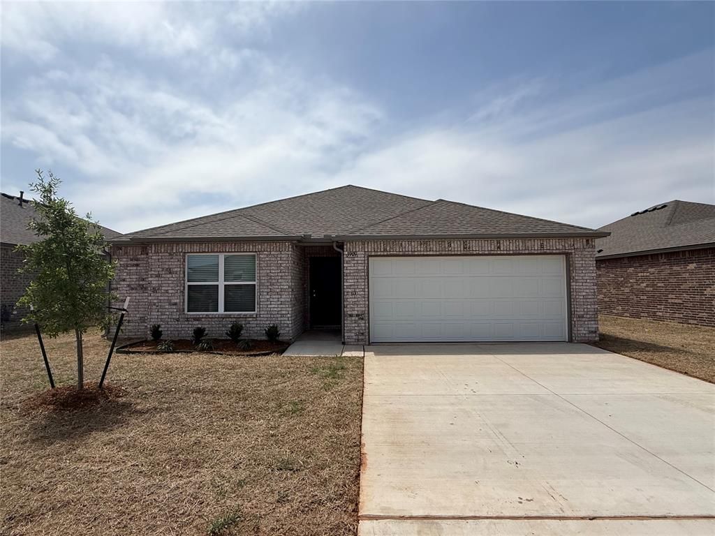 3909 Dutch Lane, Mustang, OK 73064