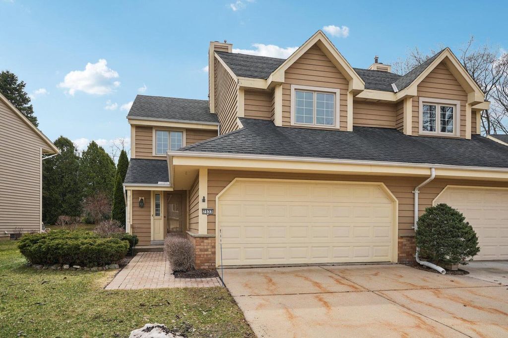 7533 W Tuckaway Creek DRIVE, Franklin, WI 53132