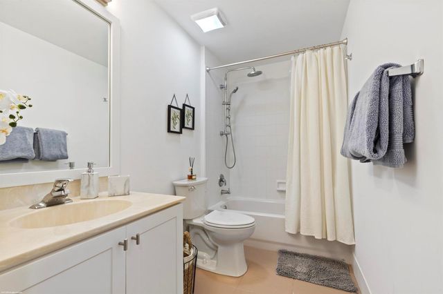 2060 Greenview Shores Boulevard 318, Wellington, FL 33414
