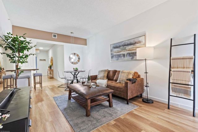 2060 Greenview Shores Boulevard 318, Wellington, FL 33414