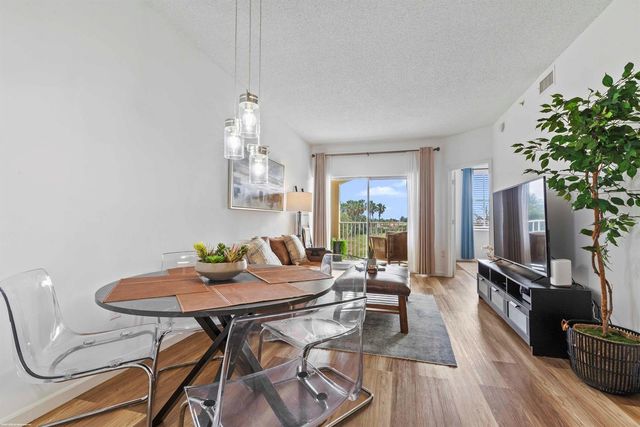 2060 Greenview Shores Boulevard 318, Wellington, FL 33414