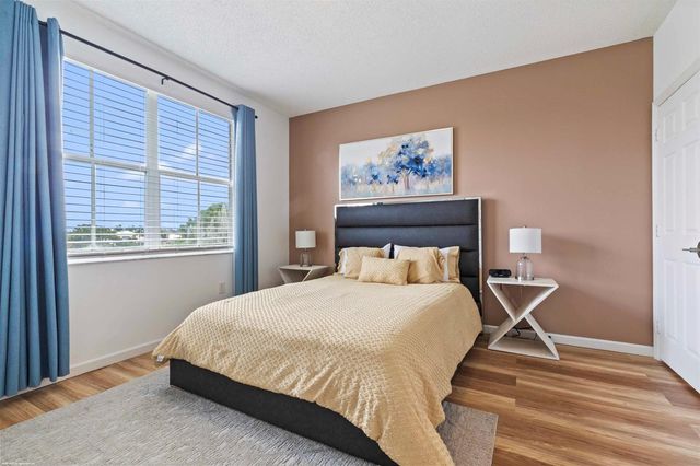 2060 Greenview Shores Boulevard 318, Wellington, FL 33414
