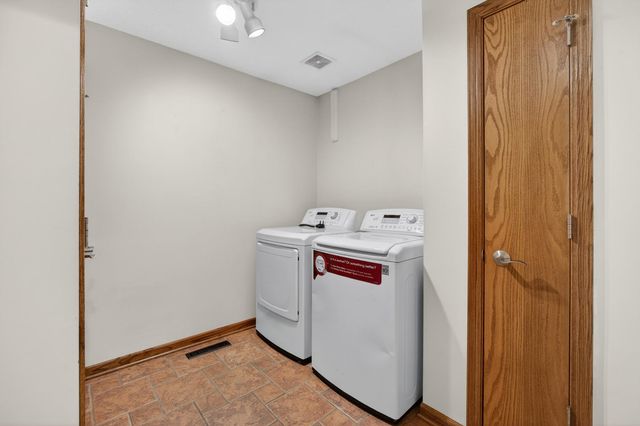 2403 E 58th Court, Davenport, IA 52807