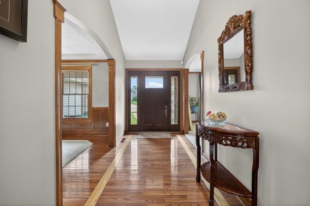 2403 E 58th Court, Davenport, IA 52807