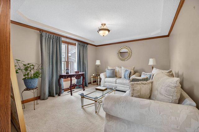 2403 E 58th Court, Davenport, IA 52807