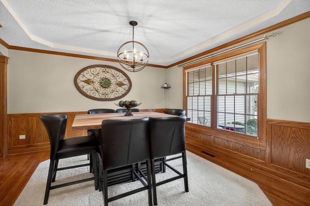 2403 E 58th Court, Davenport, IA 52807