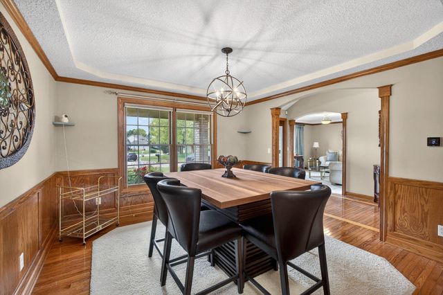 2403 E 58th Court, Davenport, IA 52807