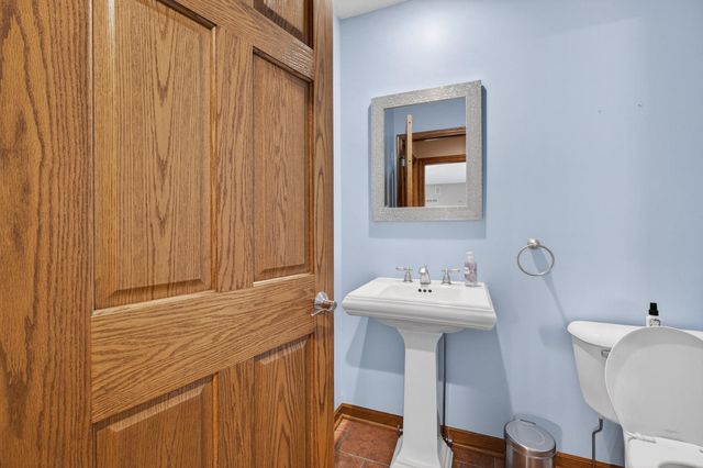 2403 E 58th Court, Davenport, IA 52807