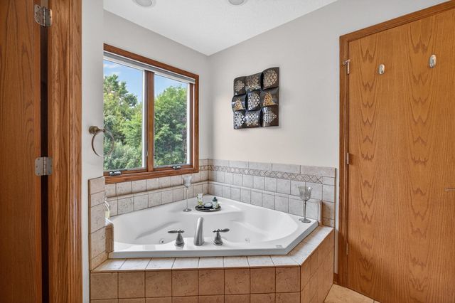 2403 E 58th Court, Davenport, IA 52807