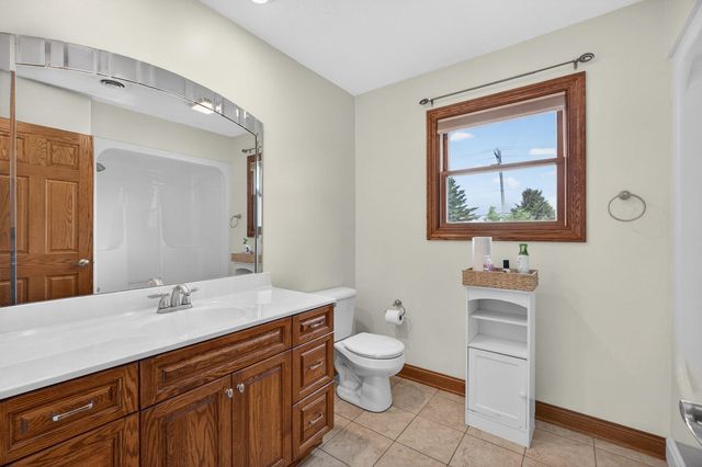 2403 E 58th Court, Davenport, IA 52807