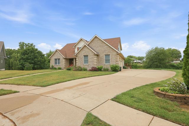 2403 E 58th Court, Davenport, IA 52807