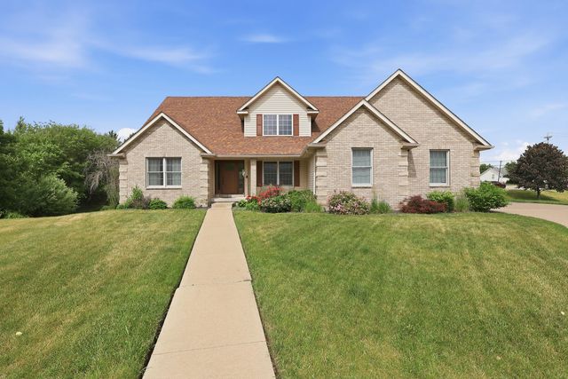 2403 E 58th Court, Davenport, IA 52807