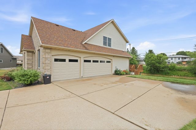2403 E 58th Court, Davenport, IA 52807