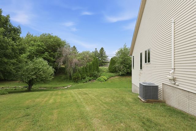 2403 E 58th Court, Davenport, IA 52807