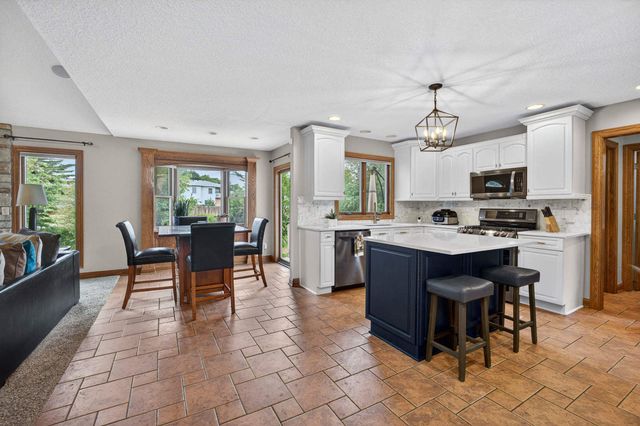 2403 E 58th Court, Davenport, IA 52807