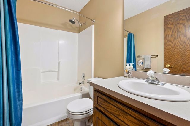 39 154th Avenue NE, Ham Lake, MN 55304