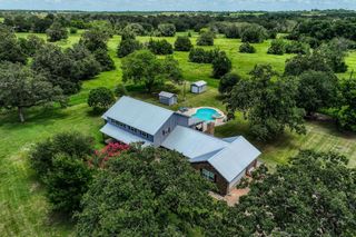 528 E Us Highway 290 Highway, Carmine, TX 78932