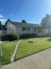 3106 Bonnie Doon Ave, Yakima, WA 98902