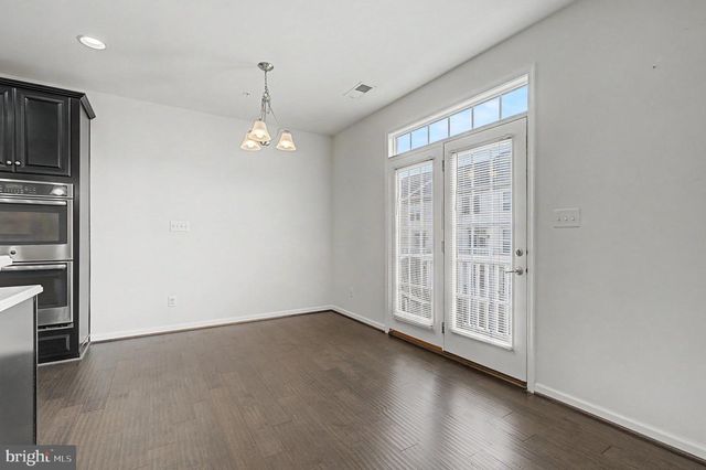 7458 BRUNSON CIR, Gainesville, VA 20155