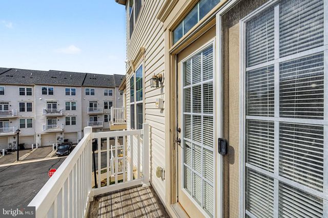 7458 BRUNSON CIR, Gainesville, VA 20155