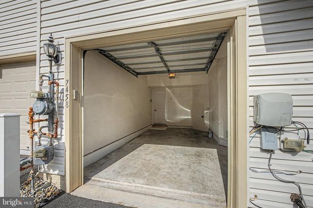 7458 BRUNSON CIR, Gainesville, VA 20155