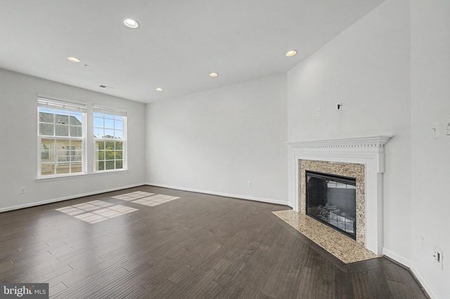 7458 BRUNSON CIR, Gainesville, VA 20155