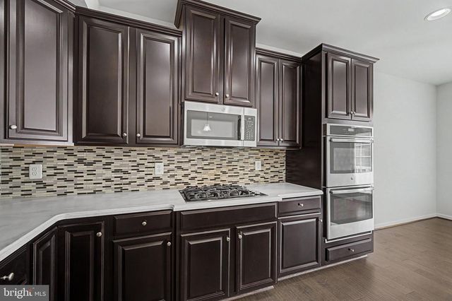 7458 BRUNSON CIR, Gainesville, VA 20155